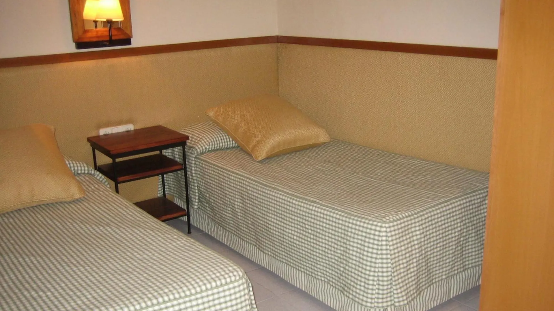 Apartaments Sant Jordi Girona 97 Barcelona 0*,