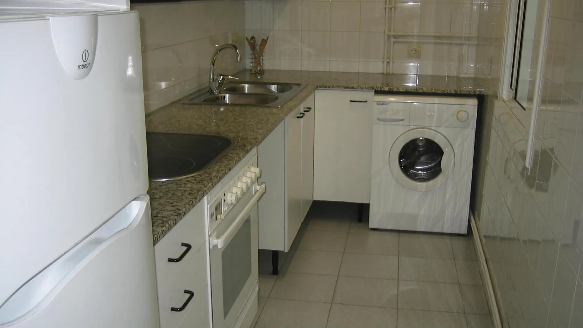 Apartaments Sant Jordi Girona 97 Barcelona 0*,