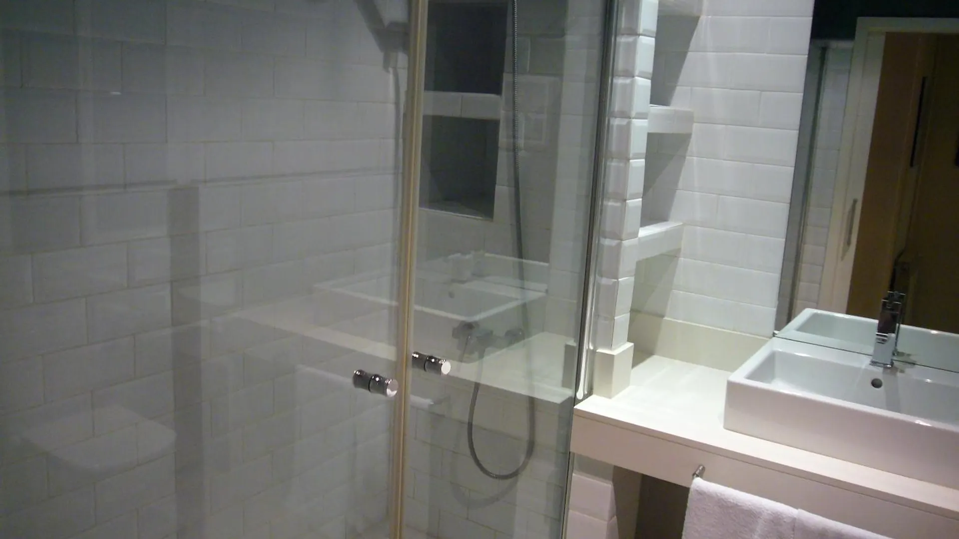 Apartaments Sant Jordi Girona 97 Barcelona 0*,  España