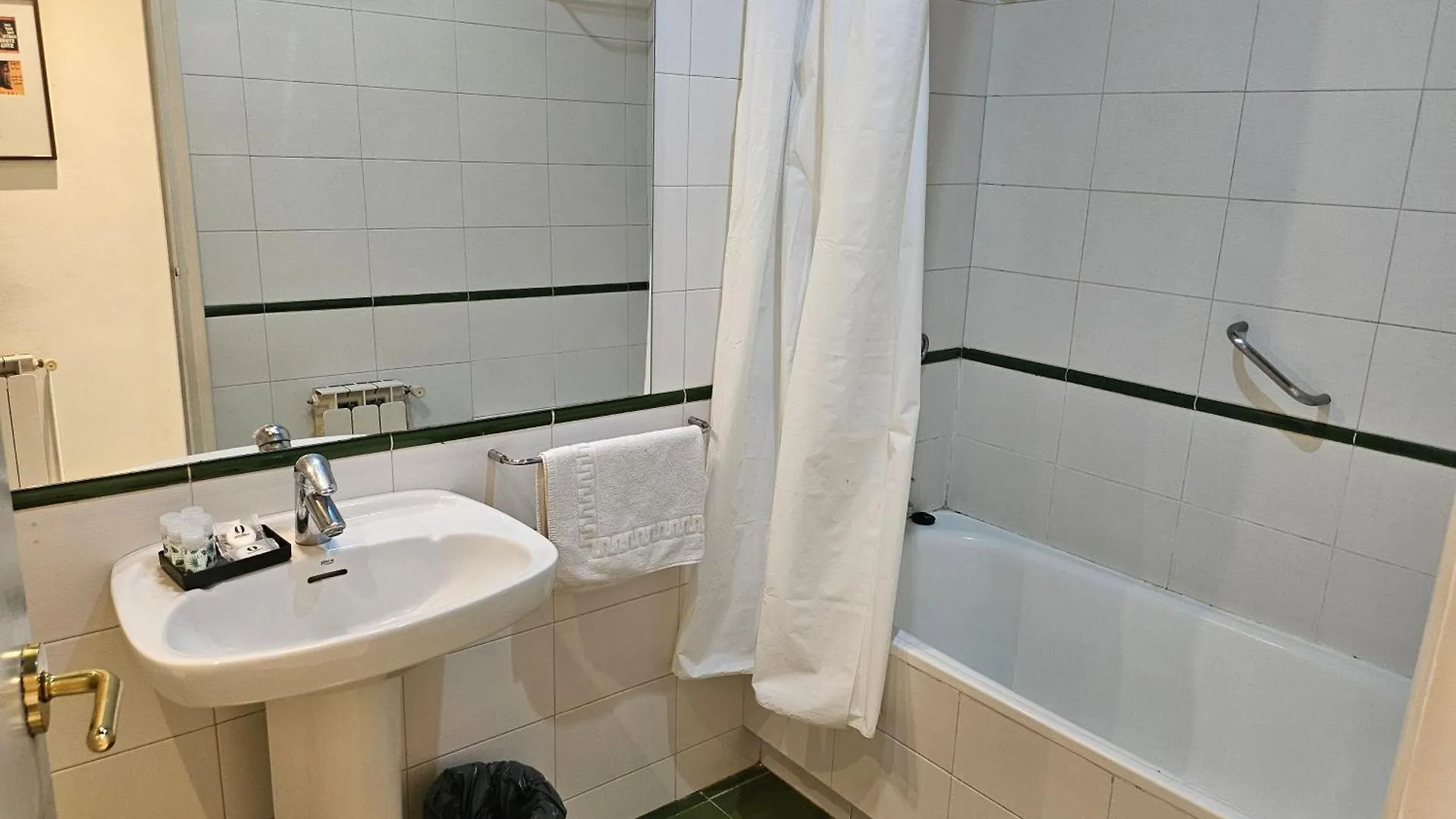 Apartaments Sant Jordi Girona 97 Barcelona 0*,